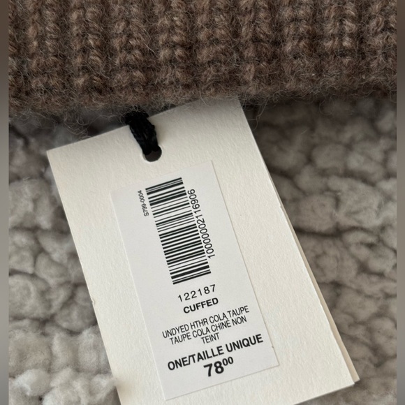 Aritzia Cashmere Cuffed Beanie - Picture 7 of 8